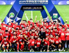 一场胜利将球队推上榜首，震撼中超赛场