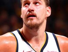 关键时刻！球员在最后阶段连入两球扳平比分的简单介绍