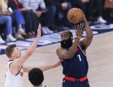 哈登陷入低谷，险胜连败，复出首战轰40分球队命运悬念！