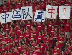 亚洲球队面对劲敌，稳扎稳打，不畏艰难