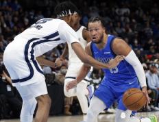 包含斯瓦泰克复出首秀出彩，北京首钢主场大胜达拉斯独行侠，豪取5连胜的词条